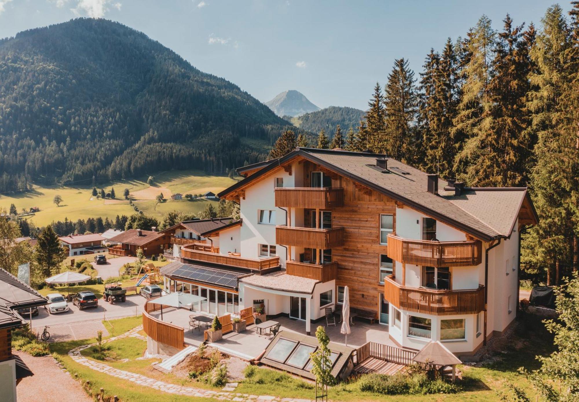 Gluexplatzl Appartements Am Wald ザンクト・マルティン・アム・テンネンゲビルゲ エクステリア 写真